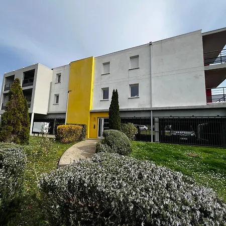 Grand Studio, Coin Nuit Séparé, Terrasse Et Garage Privatif